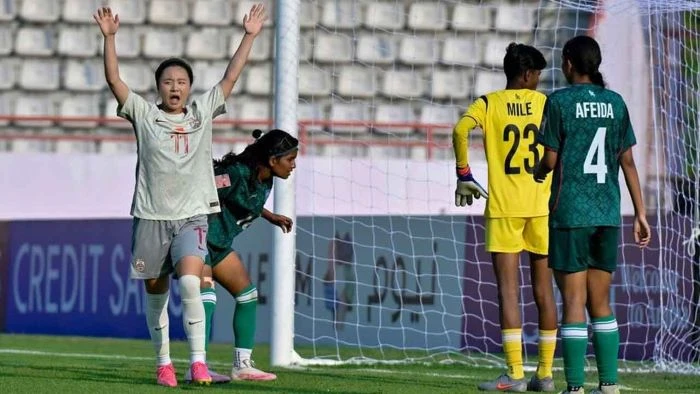 নারী এশিয়ান কাপে চীনের কাছে ২-০ গো‌লে হারলো বাংলাদেশ